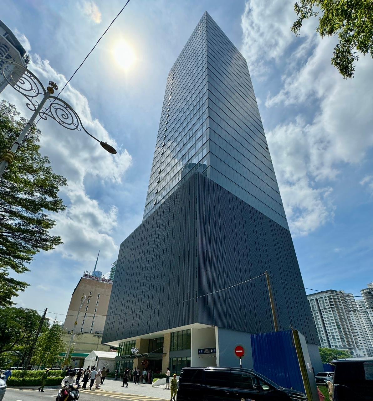 耗资1.25亿令吉，30层高的大马铁路资产机构（RAC）中央大厦正式落成。